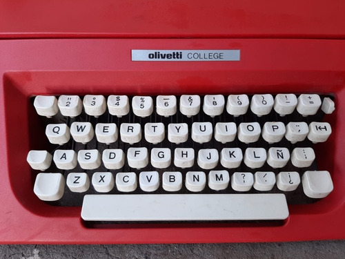 Máquina De Escribir Olivetti College Con Funda Original (Usado)