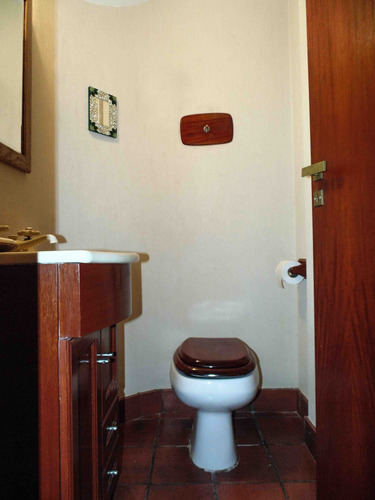 Casa En Venta 5 Ambientes Con Jardin En Acassuso