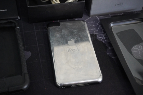 Ipod Touch 1 8gb (incluye Todo Lo De La Foto) Negro (Usado)