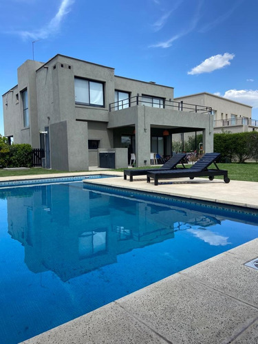 ¡oportunidad! Excelente Casa En Venta Lote Interno Con Piscina Barrio San Francisco