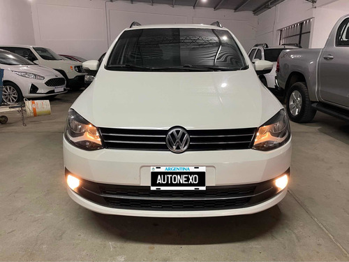 Imagen 5 de 12 de Volkswagen Suran 2015 1.6 Highline 101cv Cuero