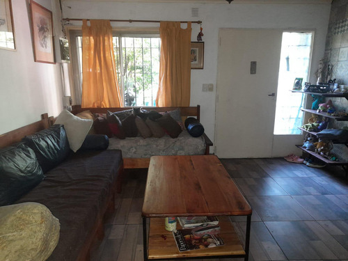 Casa En Venta - 6 Dormitorios 3 Baños - Cochera - 250mts2 - La Porteña, Guillermo E. Hudson