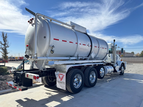 Camion Kenworth T800 Seminuevo 2016 C/ Pipa Para Combustible