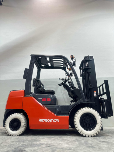 Autoelevador Toyota Diesel 2.5tn Desplazador