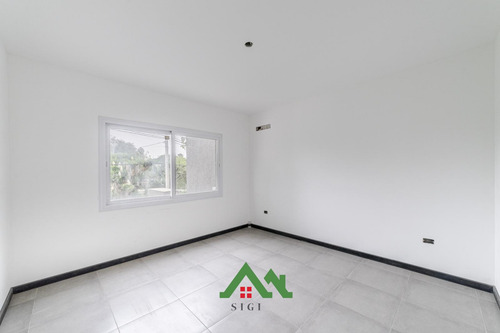 Casa En Arguello 2 Dormitorios, 3 Baños, Patio Con Asador Se Acepta Auto Parte De Pago