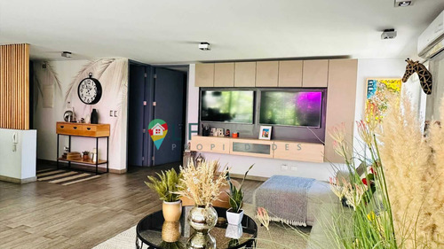 Moderno, Comodos Espacios, Residencial (81791)