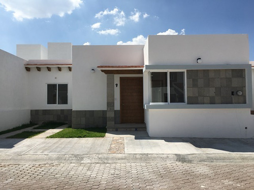 Casa Un Nivel Nueva, 3 Recámaras, Tequisquiapan, Qro. Fracc. Vigilancia 24 Hrs, Casa Club , Alberca, Palapa, Áreas Verdes, A 2.5 Kms Y 5 Minutos Del Centro