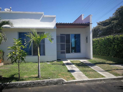 Hermosa Casa Esquinera En Conjunto Con Excelente Zona Social