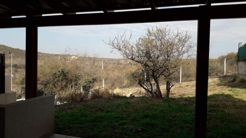 Casa De 3 Dormitorios En Venta En La Estanzuela La Calera