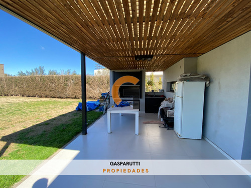 Casa En Venta, 3 Dorm.+ 1 Escritorio Barrio San Matías!