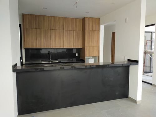 Imagen 8 de 14 de Casa Nueva De Autor 3 Rec Con Baño Estudio Amplios Espacios