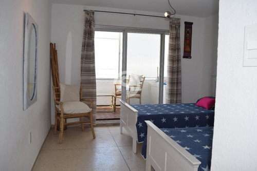 Apartamento En Peninsula, 2 Dormitorios *- Ref: 4942