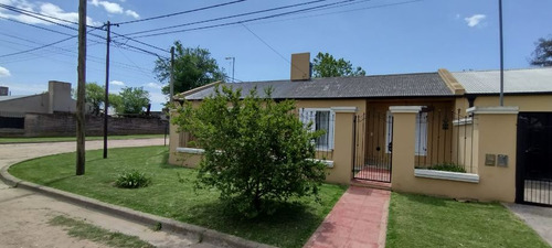 Casa En Venta En Barrio Sarmiento