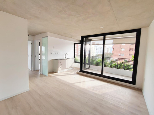 Venta Apartamento 2 Dormitorios. Piso Alto Sobre Av. Libertador. Balcón Soleado