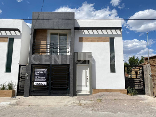 Casa Nueva En Venta Zona Centro En Cd. Cuauhtemoc, Chihuahua.