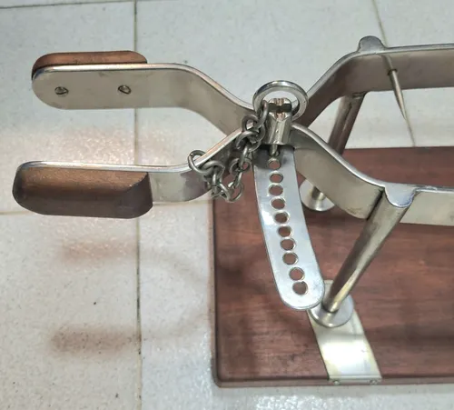 Gran Jamonero Español Acero Con Base De Madera 59 Cm B400 (Usado)