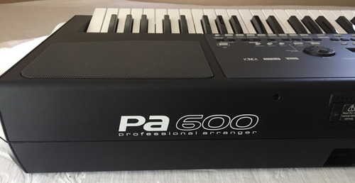 Imagen 3 de 3 de Korg Pa-600 Professional 61-key Arranger Keyboard