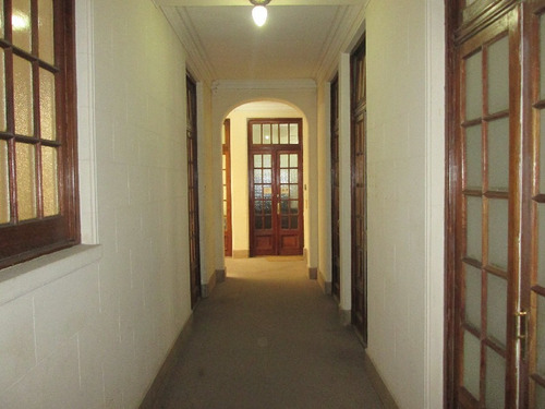 Imagen 4 de 12 de R.e.s.e.r.v.a.d.a Regias Oficinas Ubicadas En El Histórico Edificio -pasaje Urquiza