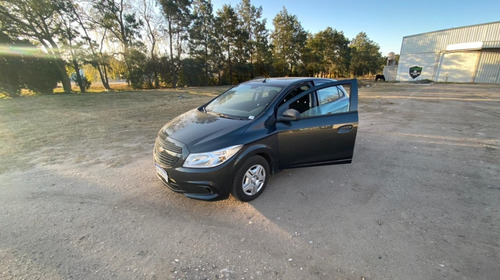 Imagen 6 de 17 de Chevrolet Onix 2017 1.4 Joy Ls + 98cv
