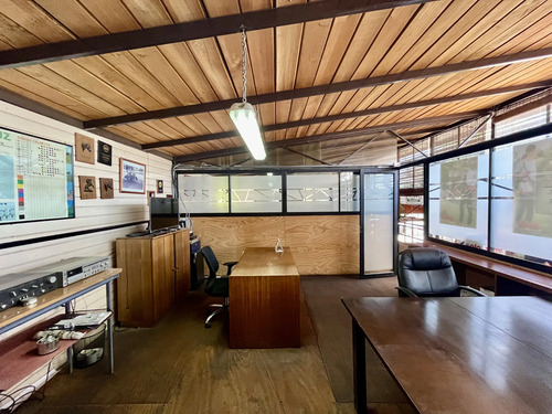 Oficina Interior Para Servicios Buin