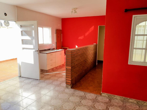 Imagen 7 de 14 de Casa De Pasillo - Con Patio Y Parrillero- Rosario - Triangulo