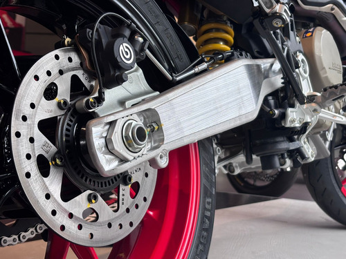 Hypermotard 821