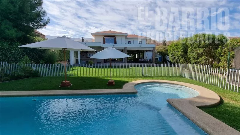 Casa En Venta De 3 Dorm. En Chicireo, Piedra Roja