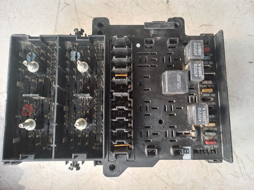 Caja De Fusibles Voyager 96-98 #493-24 (Usado)