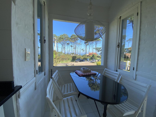 Casa En Punta Del Este En La Barra. Vista Al Mar Desde Planta Alta.