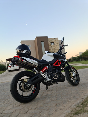 Imagen 4 de 16 de Aprilia Shiver 900 + Akrapovic