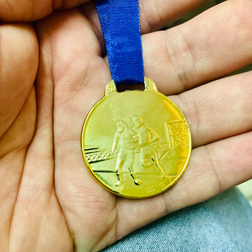Venta al por mayor de 100 medallas de honor grandes de acero de color dorado de 55 mm