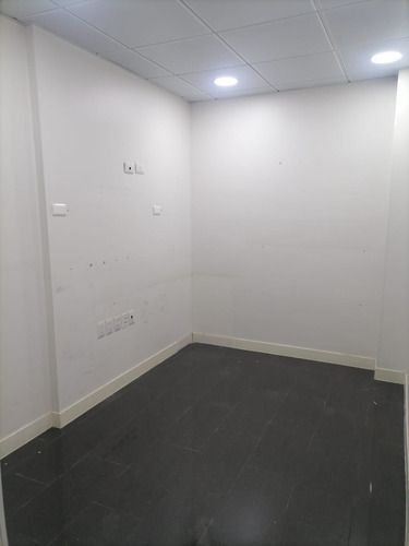 Local Comercial Edificio Medico Alcantara 70 Mt2