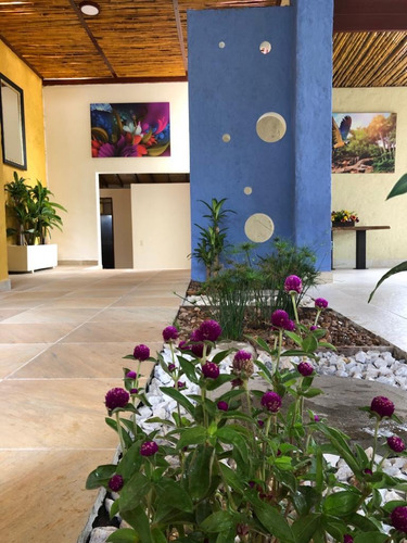 Imagen 10 de 14 de Venta De Chalet En Conjunto Cerrado Vía Barcelona
