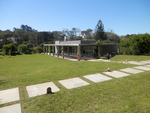 Imagen 21 de 22 de Venta Apartamento 3 Dormitorios Frente Al Mar