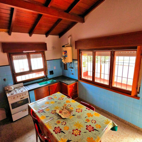 Imagen 11 de 19 de Chalet En Planta Alta, Barrio Tradicional De La Ciudad