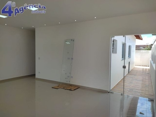 Imagem 6 de 10 de Casa Na Praia Com 3 Dormitórios Sendo 1 Suíte, Piscina E Churrasqueira