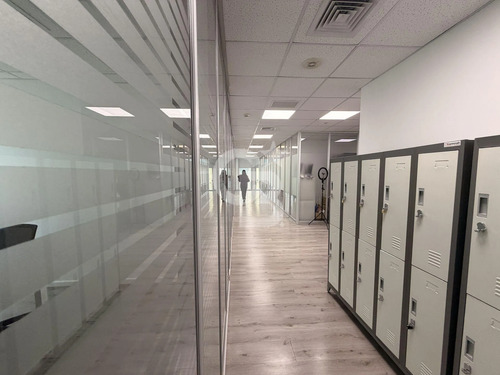 Elegante Y Amplia Oficina En Nueva Las Condes