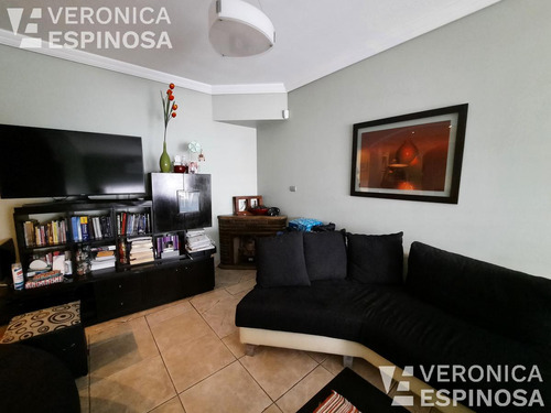 Casa De Cuatro Ambientes En Venta- Villa Luzuriaga. Importante Propiedad, Renta Asegurada!