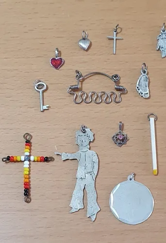 Lote Dijes Para Collares Y Pulseras 23 Piezas (Usado)