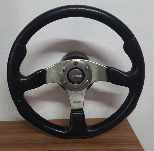Volante Momo Antigo Made In Italy Carros Antigos Com Cubo (Usado)