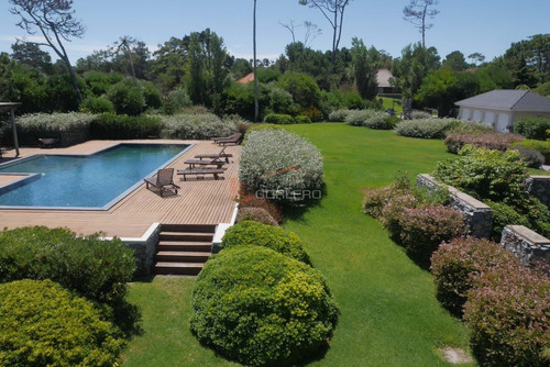 Imagen 2 de 30 de Espectacular Casa En Venta Y Venta En Punta Del Este, Pinares Frente A La Playa Mansa!