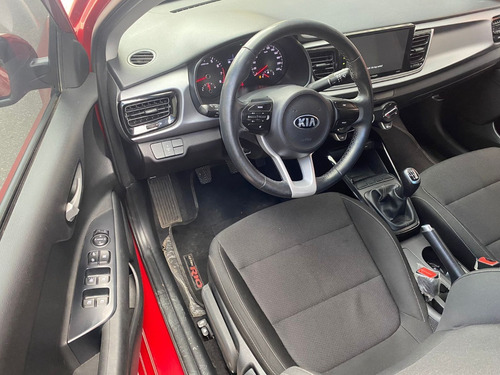 Imagen 8 de 17 de Kia Rio Vibrant 1.4 Full