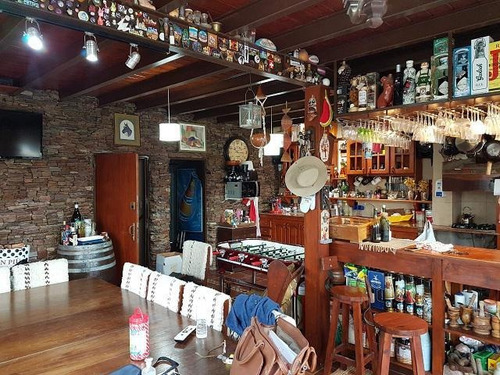 Imagen 10 de 24 de Casa De 5 Dormitorios - Con Pileta - Quincho - Cava Para Vinos - Funes