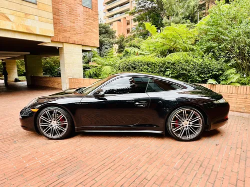Porsche 911 911 Carrera 4 Black Edition