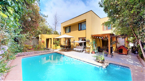 Casa En Venta En Condominio De 4 Dormitorios 4 Baños 2 E