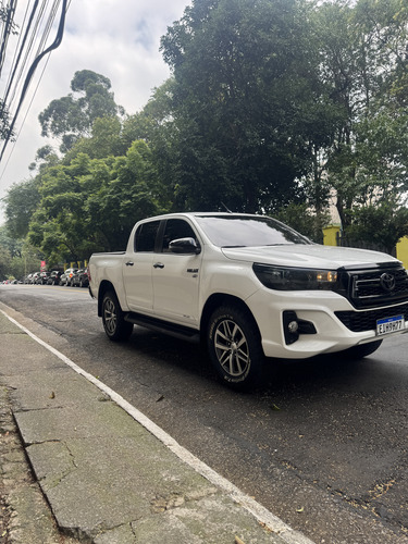 Toyota Hilux 2.7 Srv Cab. Dupla 4x2 Flex Aut. 4p