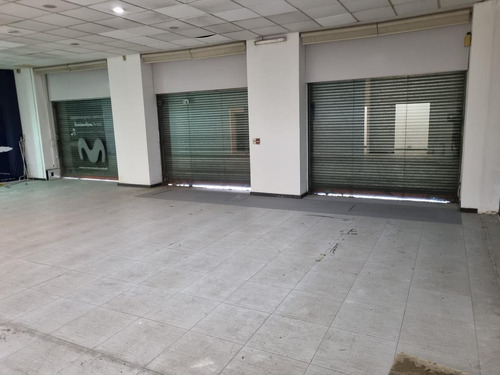 Imagen 6 de 25 de Local -esquina En 18 De Julio Esquina Andes , 450 M2, 45 Mts De Frente !!