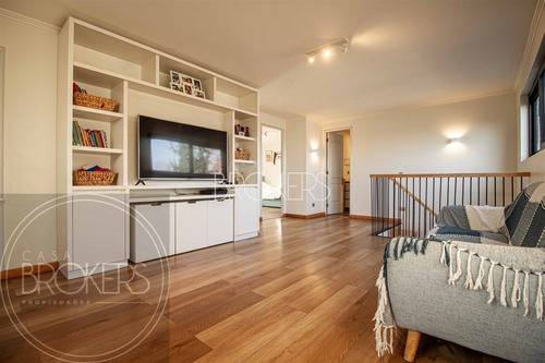 Casa En Venta De 4 Dorm. En Lo Barnechea