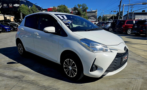 Toyota  Vitz Basico