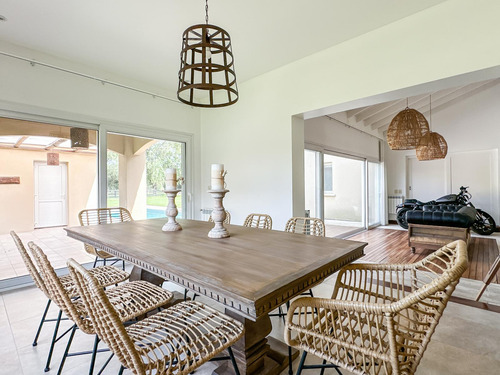 Casa En Venta Barrio Los Jazmines, Pilar Del Este